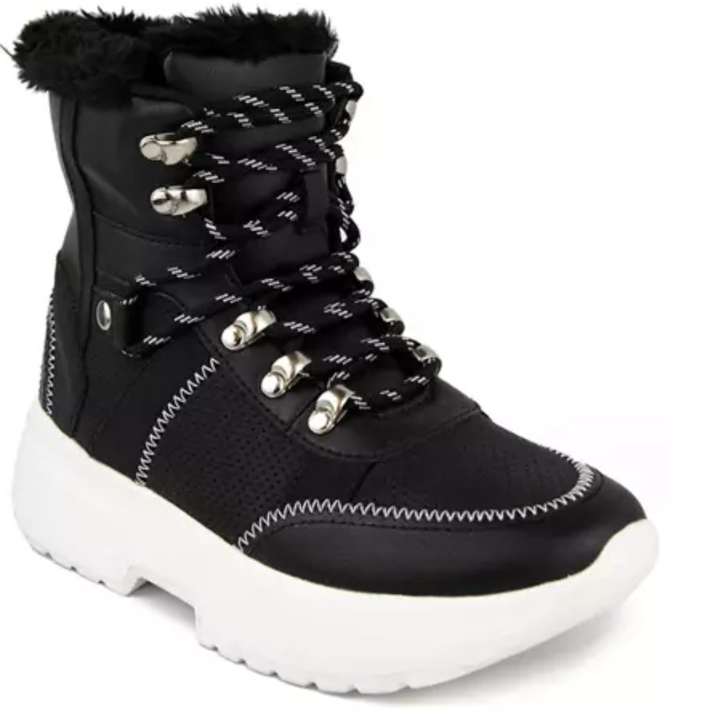 new in the box Sugar Perri Womens Faux Leather Cold Weather Booties